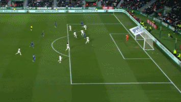 平地起惊雷！多诺万-米切尔中路突击 腾空暴起双手将球砸进篮筐